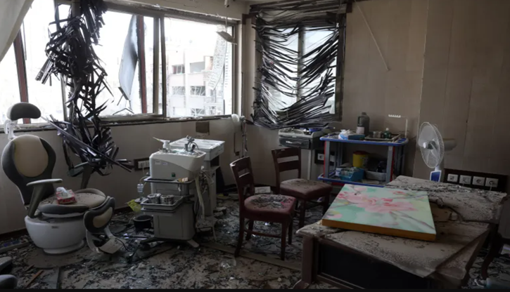 মার্কিন-ইসরায়েলি যৌথ হামলায় বিধ্বস্ত ইরানের একটি হাসপাতাল। ছবি : আল-জাজিরা।