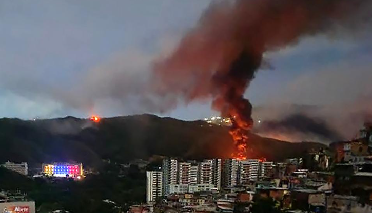 মার্কিন বিমান হামলায় কারাকাসের বিভিন্ন অংশে সংঘটিত বিস্ফোরণের একাংশ। ছবি : ডয়চে ভেলে।