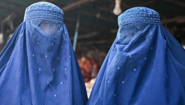 পাবলিক প্লেসে আফগান নারীদের মুখ ঢাকা `বাধ্যতামূলক`