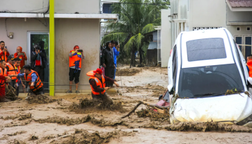 ইন্দোনেশিয়ার বন্যা ও ভূমিধসে মৃতের সংখ্যা বেড়ে ৪৪২ ইন্দোনেশিয়ার বন্যা ও ভূমিধসে মৃতের সংখ্যা বেড়ে ৪৪২