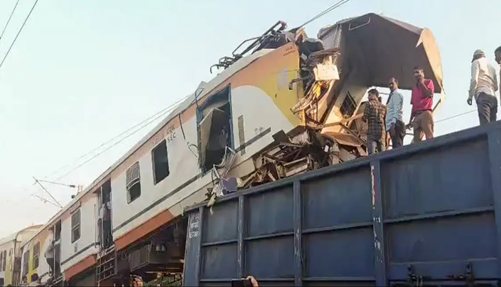 ভারতে দুই ট্রেনের সংঘর্ষ : নিহত কমপক্ষে ৮