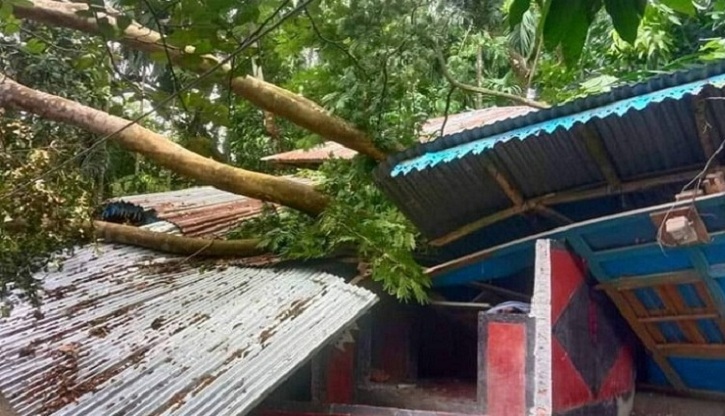 দ্রুত এসে দ্রুতই চলে গেলো সিত্রাং দ্রুত এসে দ্রুতই চলে গেলো সিত্রাং