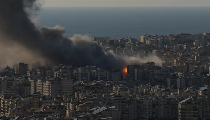 বৈরুতে ইসরায়েলি বিমান হামলায় বিধ্বস্ত হয় অনেক ভবন। ছবি : আল-জাজিরা।